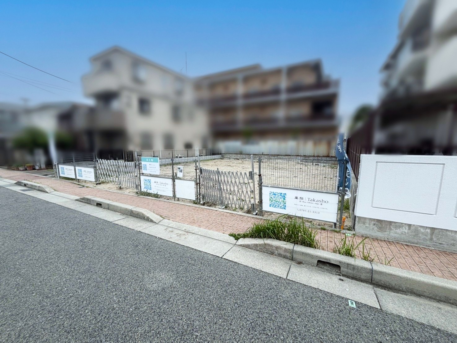 歩道が整備され通学やお散歩時も安心な、さくら通りへ続く前道